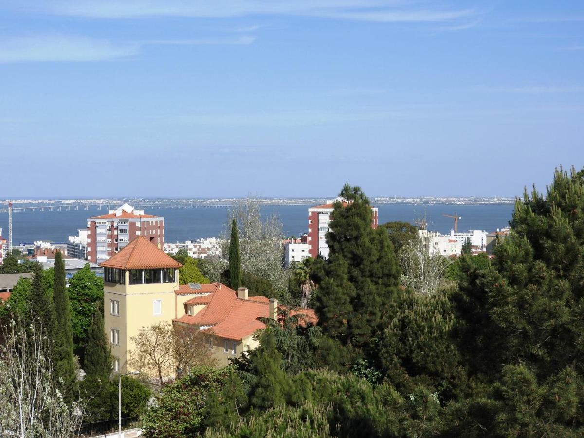Lisbon Airport Hostel Exterior foto